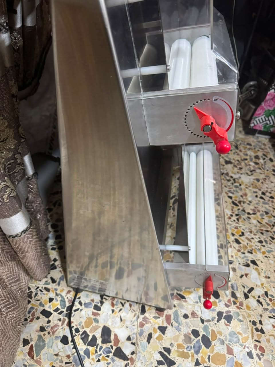 السلام عليكم…….
فرن 2 مشعل مستعمل مع ميز متحرك 650 الف وبي مجال
فتاحه تركي مستعمل نظيف اقل الشهر 650 الف وبيها مجال
ميز ستيل فريم حديد مغلون 125 الف وبي مجال
صواني بيتزا مستعمل قياس 28 الصينيه 2000 الفين دينار
صواني بيتزا جديد جديد قياس 28 الصينيه 2000 الفين دينار
كرك بيتزا 25 الف
تخته تقديم سعرهن 20 الف
كراتين قياس 28 220 كارتونه وقياس 31 عدد 20 كارتونه سعرهن 25 الف قفل
ميوزه جام لون اسود سعر الميز 25 الف عدد 4
كراسي عدد 8 سعرهن 60 الف قفل 

للاستفسار ***********
العنوان بغداد سبع ابكار الشارع الرئيسي
