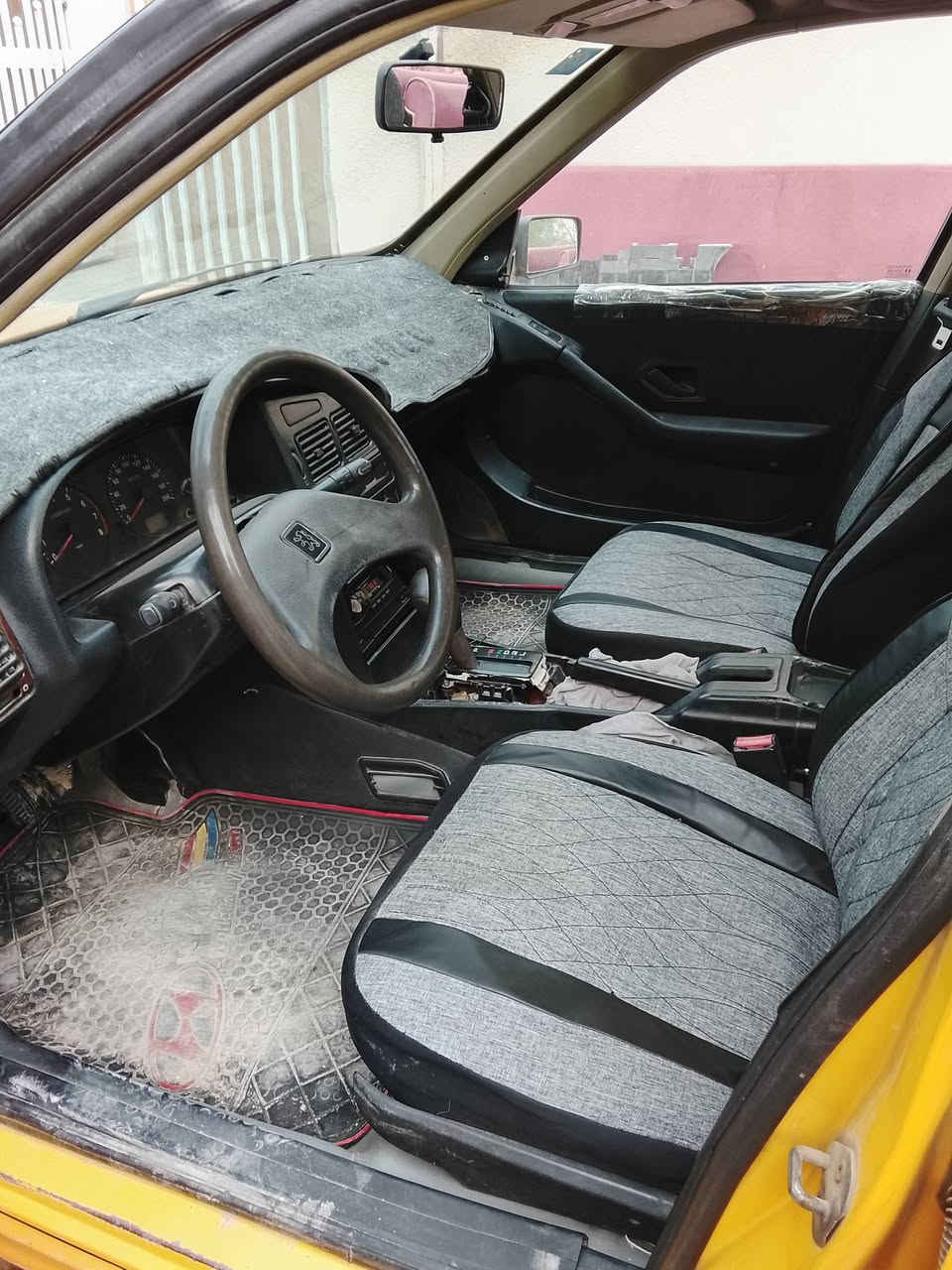 بيجو روئ ٢٠٠٩
مكينة كايمة ابيع عل هاذا الوضع 
داخل جديد دوشمه جديدة
تبريد شغال وكامل 
صدر نص عمر
تايرات نص عمر 
ارقام انكليزي بغداد 
مصفرة هيئة وغرامات 
السيارة جاهزه عوزها تجفيت
مكان السيارة بغداد 
السعر 18
رقم الهاتف ***********
