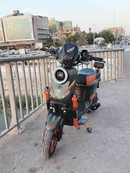 دراجه شحن للبيع بطاريات 33أمبير 60 فولت  قبل 3 ايام من شديتهن دراجه حلوه ورزنه مزوده سرعه 114 حقيقي 60 عندك 1800 ملف  بريكات دهن تمشي 70كيلو  المكان ناصريه سيدخيل   رقم ***********
