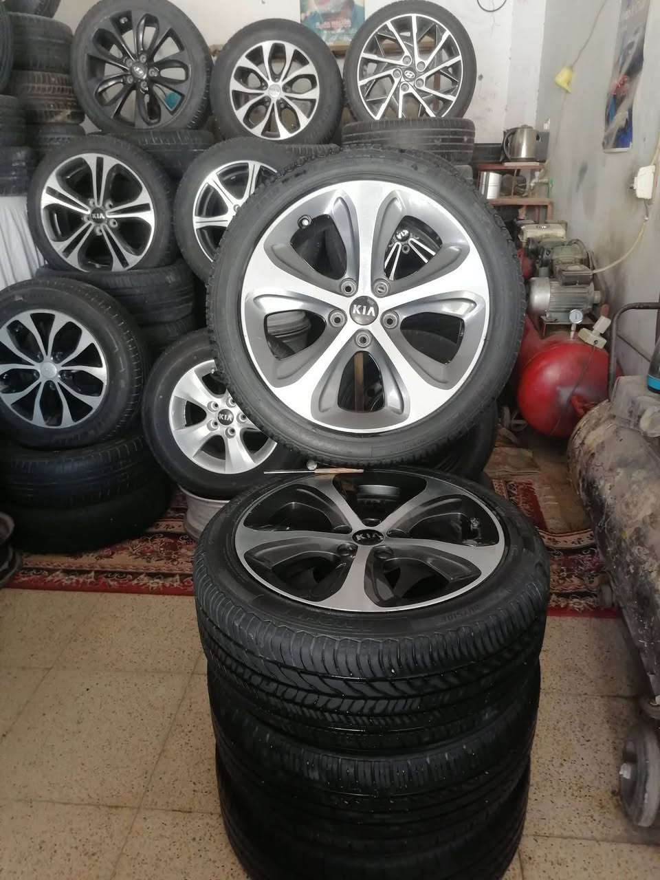 السلام عليكم
تخم ويل ١٨ 
نظافة ٩٠٪؜ ماكو عواج 
مع الاطارات  قياس٢٢٥/٤٥/١٨
للبيع
اطار واحد منتهي طاك بي سيم

***********
