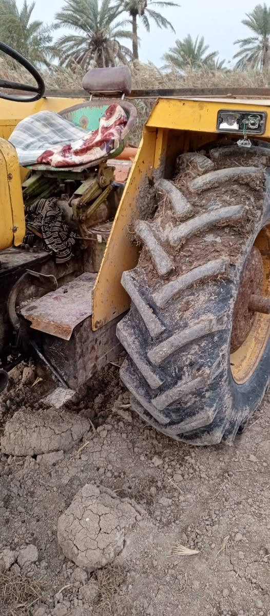 للبيع عنتر 71 موديل 89بدون تخم تاير جديد جوبلس محرك لا تنقيص ولا تبخير كير جيد جداً بور ستيرن كهربائيات كله جاهزه وراه رفاس متر وخمسه وثمانين انكليزي وفدان خميسي مكان كربلاء الحسينيه السعر سته مليون وخادم للطيبين 
***********/ ***********
