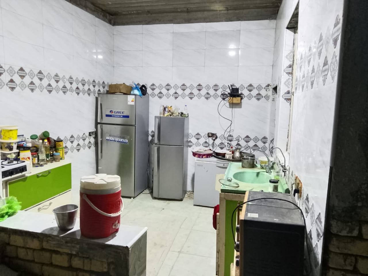 بيت للبيع مساحه 100 بحي سبل قريب على مدرسة
السبل

فوك هيكل جوه مطبخ كله سيراميك هوه صحيات ولرضيه بيت

کله مدبك سيراميك

البيت تصميمه كلش حلو وجديد بيت

سعر 45 و بي مجال
*********** بس واتساب
