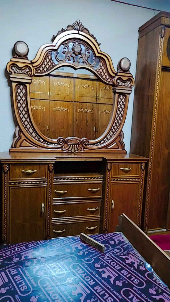 السلام عليكم يوجد غرفه توج ملحق للبيع خشب صاج عراقي حطاطه اخو الجديد السعر مليون 400 وبي مجال للاستفسار على هاذ الرقم *********** يوجدوتساب
