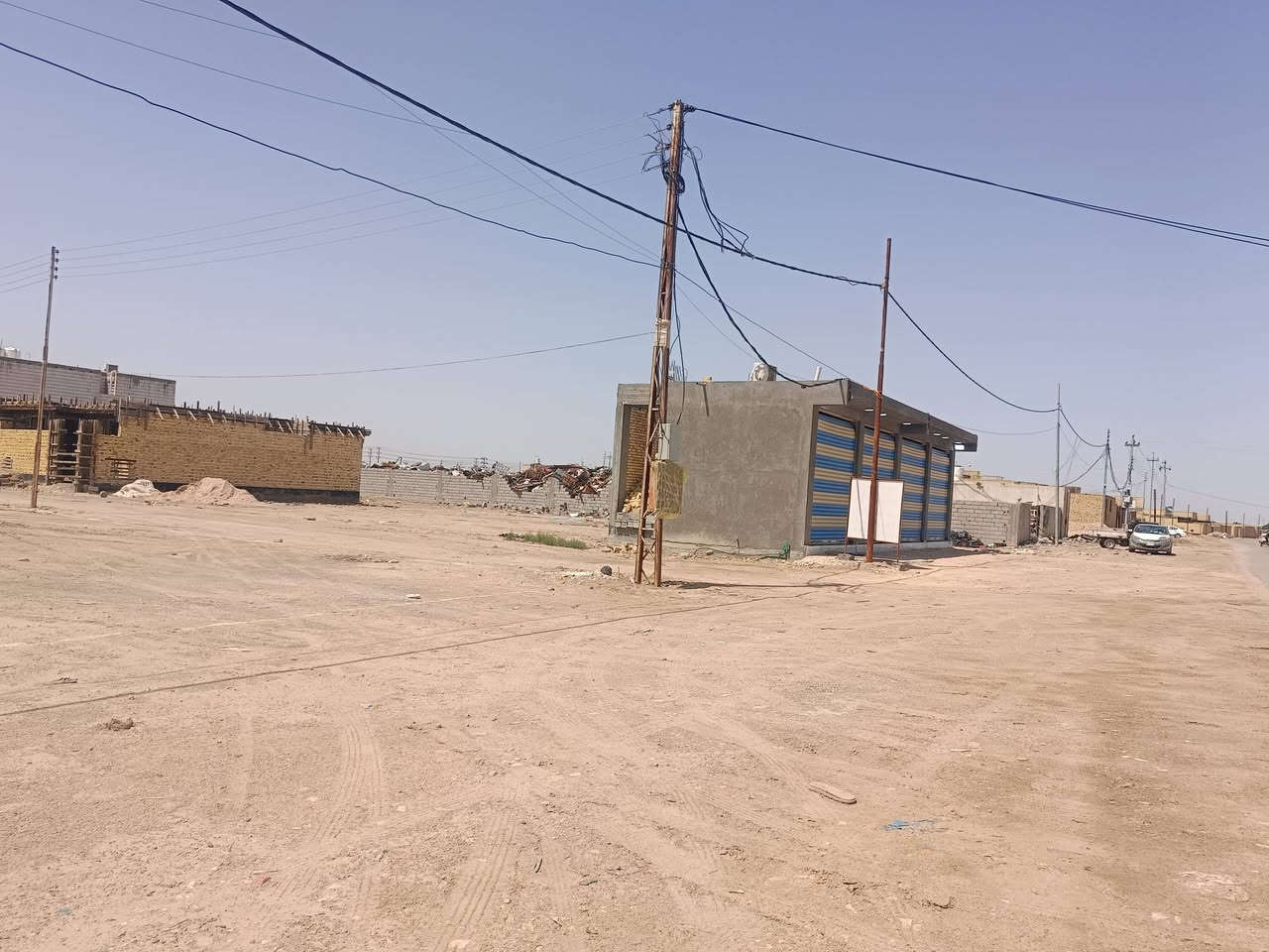 سلام عليكم قطع اراضي 280 زراعي واصل ماي وكهرباء قرب جسر هولندي شارع مضخات ماء بين شطين 
و50 متر عن شارع تبليط
السعر 27

للاستفسار الاتصال ***********
