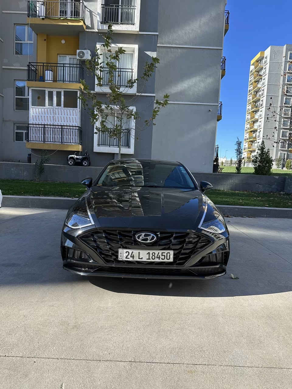 سوناتا 2022 SEL امريكي لون اسود
بدون صبغ
بدون ايرباك
بدون دواخل 
بدون شواصي ولغود
السيارة للامانة كلش نظيف ماشاءالله
صور الحادث موجود بالمنشور

ماشية 34 الف ميل 
مواصفات 
بصمة
تشغيل عن بعد
تدفئه كشنات 
كشن كهربائي
شاشه كبيره 
كامرة خلفي
نقطة عمياء
رادار امامي 
رادار خلفي 
الحفاظ عالمسار 
ستیرن رادار
بريك كهربائي
تحكم تبريد بيانو قطعتين
لايت نشرة و زينون
3 انظمه قياده 
محرك 2500 GDI بدون توربو 
بیە تایر سبیر مالتە اصلي شرکة
ارضیات شرکة

سعر: 183$

فقط بابين جهة عکس السائق مبدل امریکي مال کصە نفس اللون اشتريت ب 1200$
السیارة مکفول من کلشي و عدى البابين ما مبدل بيه اي شيء

سيارة مرقم دهوك باسمي
مکان السیارة دهوك

***********
موجود خاص و واتس اب
