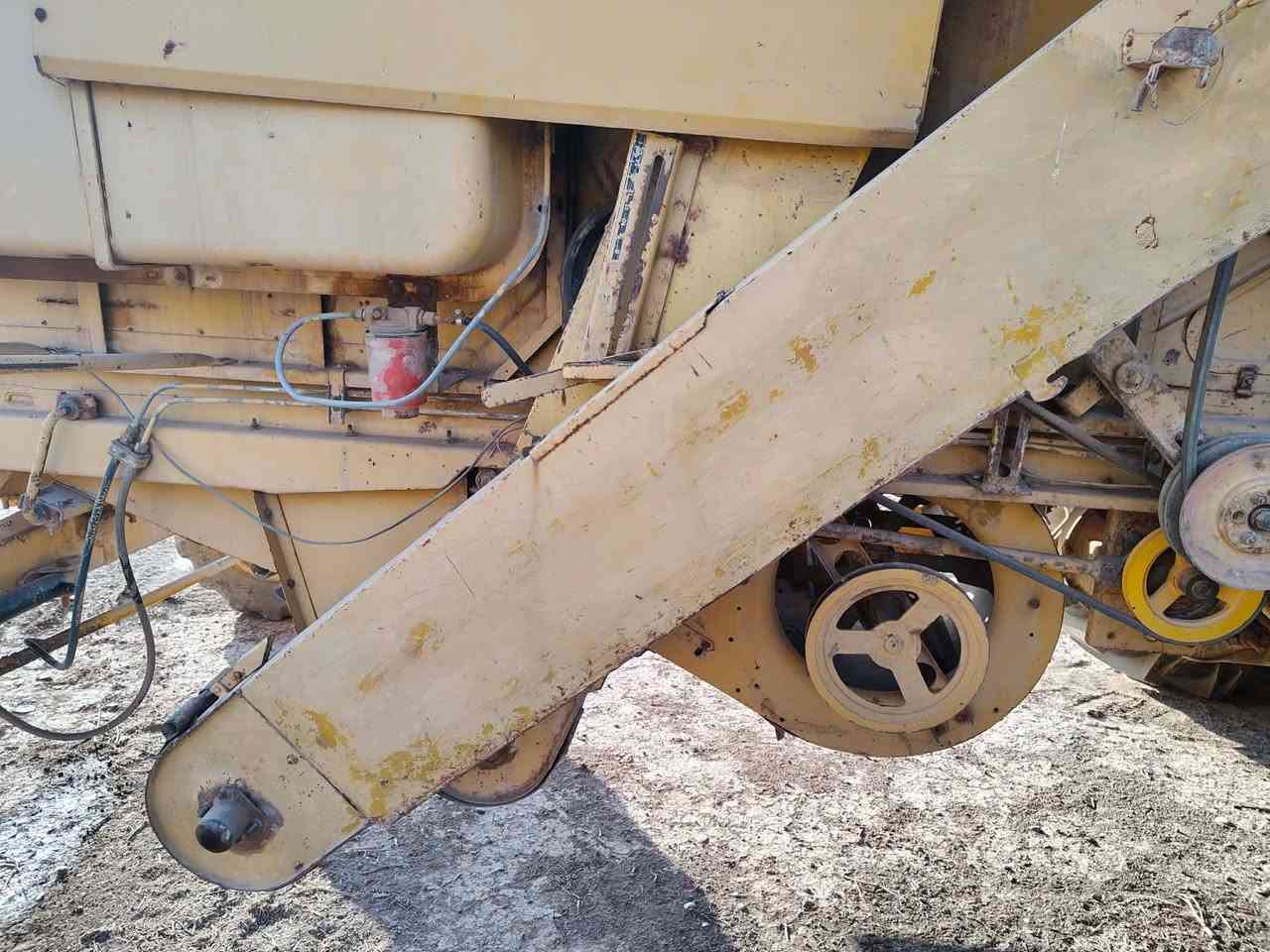 حاصدة نيوهولند موديل 1992
للبيع 
بشرط لا نفخ ولا صرف ولا بخار 
للاستفسار تواصل 
***********
