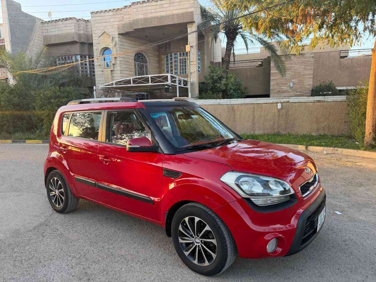 كيا صول 2013 خليجيه...
فول موصفات... 
السياره مكفوله من الصبغ والتبديل على ايدي.. 
محرك كير تبريد كله كفاله.. 
رقم بغداد وسنويه وهزه كله جديد.. 
السياره مال بيت استخدام نظيف وجاهزه للاخير.. 
للبيع الشراي يتصل ويدلل 
مكاني بغداد حي الجهاد.. 
.... ***********.....
