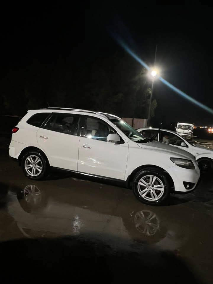 السلام عليكم سنتافي 2011  سته سلندر فول مواصفات بيها خمس قطع صبغ بدون دواخل رايدها129  مكاني واسط ***********
