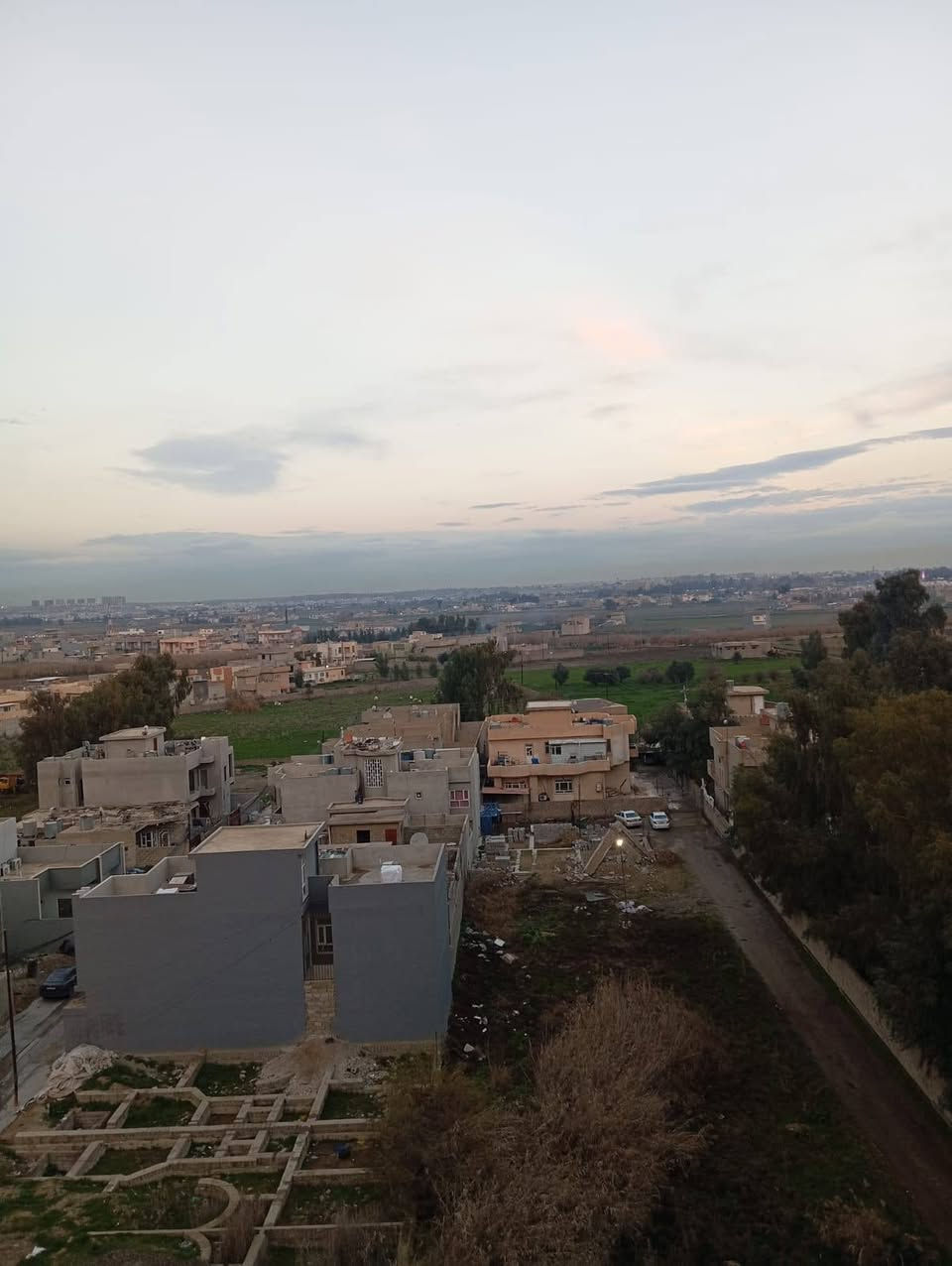 شقة للإيجار – الموصل / الجانب الأيمن / حي 17 تموز
شقة سكنية طابق الثاني،مساحة واسعة  150 متر  مناسبة للعوائل، تقع في منطقة هادئة واطلالة فريدة على الجانب الايسر وفندق الموصل وقريبة من جميع الخدمات.
تتكون من:
٢غرف نوم
صالة
مطبخ
صحيات
بلكونتين
الشقة مرتبة وجاهزة للسكن فوراً.
الإيجار الشهري: 300,000 دينار عراقي
للاستفسار يرجى التواصل على الرقم: 9647741661281+
9647778442182+


**إذا كنت صاحب هذا الإعلان وتريد حذفه لأي سبب، رجاءا أرسل رسالة إلى الدعم الفني**