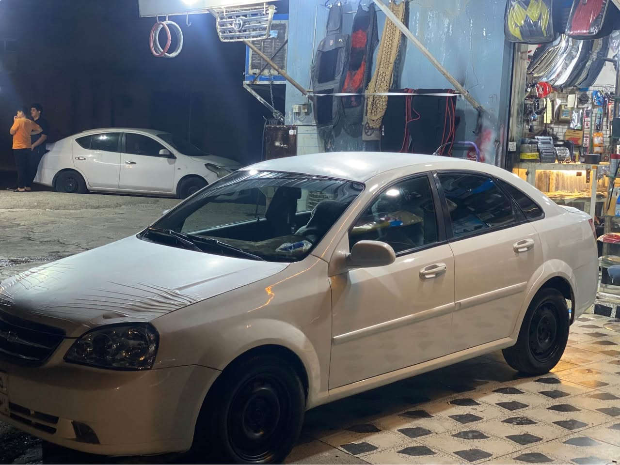 شؤفرليت ؤپترا 2012 حيزام بؤياخ براوه وه ر گه را به شه رت سه قفى بسته ك سارده كوته گير مه كينه ته بريت ته قه و ره قه هه موى به شه رت يه ك دينار مه سروفى تيدا نييه جار تايه ى نويى له بنه تازه لؤى به سترايه سه نه وى تا 2028 نوييه (1290)هه زار غرامه ى له سه ره دوايي محامه له ده يگه رينمه وه بؤت سعرى 75 و محامه له يه كى برايانه ره قه م ته له فؤن (***********) أربيل, العراق
