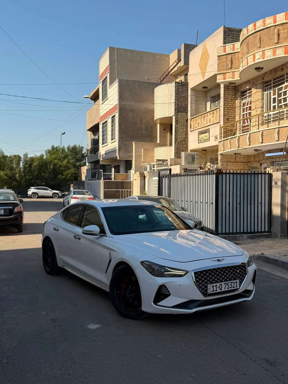 🔥 للبيع جينيسس G70 3.300t.tسبورت 2019🔥
جينيسس G70 سبورت 3.3 تيربو
موديل 2019
مكينة V6 سعة 3.3 توين تيربو
🏎️ دفع خلفي
 گير أوتوماتيك 8 سرعات
🖥️ عداد ديجيتال 3D قياس 12.3 إنچ
 اللون أبيض
🇮🇶 رقم بغداد

💥 السيارة سبورت وفخمة، ومكينتها الـ3.3 توين تيربو معروفة بقوتها وأدائها، والدفع الخلفي يخلي سواقتها ممتعة ورياضية، غير شكل الـG70 المميز والمرتب.

🔧 تفاصيل المكينة والأداء:
• V6 سعة 3.3 لتر توين تيربو
• سعة 3,342 سي سي
• قوة تقريباً 370 حصان
• عزم تقريباً 510 نيوتن.متر
• گير أوتوماتيك 8 سرعات
• دفع خلفي RWD
• تبديل گير من المقود Paddle Shifters
• وضعية قيادة سبورت
• تعليق رياضي
• جنوط سبورت 19 إنچ
• بريكات رياضية

🖥️ المواصفات الداخلية:
• عداد ديجيتال 3D قياس 12.3 إنچ
• شاشة وسطية للترفيه والملاحة
• شاشة معلومات وتحكم
• تحكم من الستيرن
• تشغيل زر
• دخول ذكي
• تكييف أوتوماتيك
• كاميرا خلفية
• حساسات ركن
• شحن لاسلكي للموبايل
• مقاعد جلد سبورت
• مقاعد كهربائية
• ذاكرة كرسي السايق
• تبريد وتسخين المراتب
• فتحة سقف
• مثبت سرعة
• Apple CarPlay وAndroid Auto

🛡️ أنظمة الأمان:
• ABS مانع انغلاق البريكات
• EBD توزيع إلكتروني للبريكات
• ESC نظام الثبات الإلكتروني
• Traction Control مانع الانزلاق
• TPMS مراقبة ضغط التايرات
• مراقبة النقطة العمياء
• تحذير مغادرة المسار
• تحذير اصطدام أمامي
• فرملة طوارئ
• مثبت سرعة
• حساسات أمامية وخلفية
• كاميرا خلفية

السعر : 159 وبيها مجال وماكو هيج سعر بل سوك كله 🔥

الحادث: ( جاملغ وبنيد صبغ والجاملغ الثاني كلير وجاملغ خلفي بل عراق صار )
 🇮🇶
العنوان بغداد المنصور 

📞 للاستفسار والتواصل:***********
