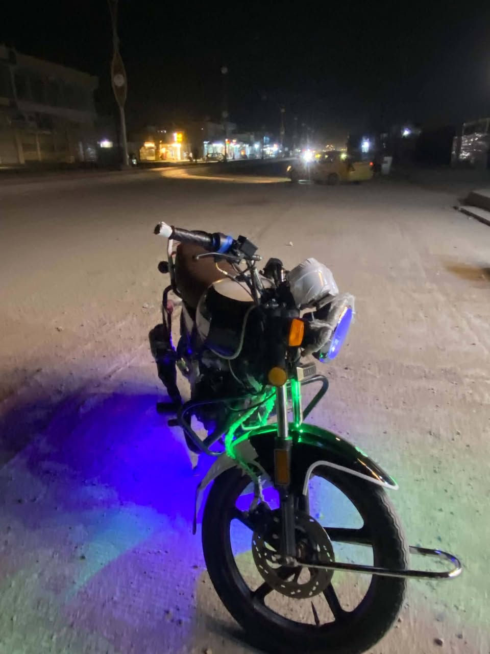 دراجة للبيع👻🏍️
النوع /دايوان 

الموديل/2021
اوراق سحب 🫵🏾💲

برغي ما مفتوحح الدراجه خير من الله 

السعر/900وبية مجال خير من الله 💲

المكان ديالى بعقوبة الرحمه مقابيل شارع ابو رسول🛜

الي يريده يراسلني أو يتصل ع رقم ***********📲

 الي مايشتري لا يتعبنهه.🙅🏾
