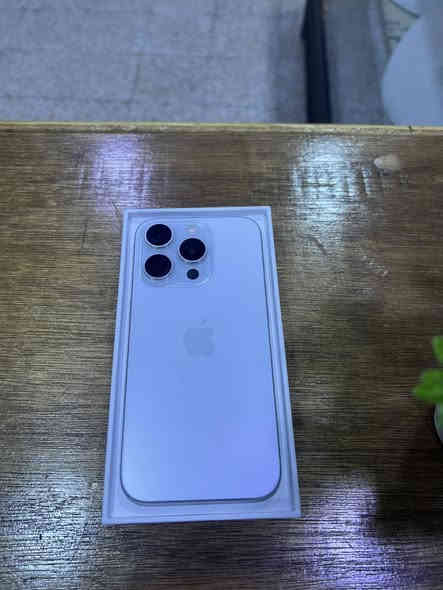 آيفون ١٥ برو فقط. لون ابيض 

ذاكره ١٢٨

بطاريه ٨٩ 

نضافه ٩٩٪؜

غراض كارتون مع واير 

الجهاز بلادي و شرط الحاسبه 

سعره ٩٥٠ وبي مجال شراي خابر ***********
