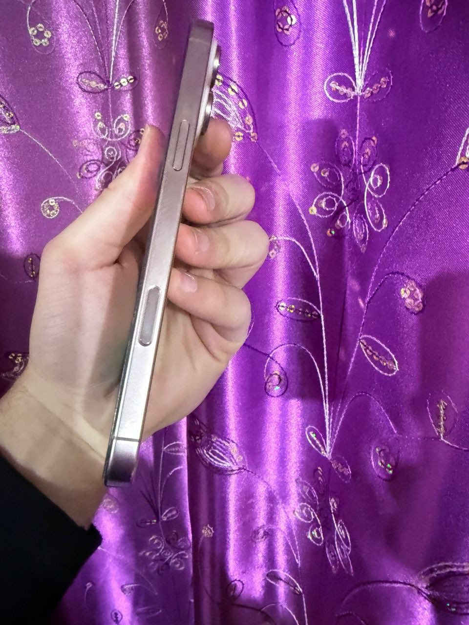 السلام عليكم
ايفون 16 برو ماكس
ذاكرة 512
بطارية 100 
نظافة الجهاز 100% 
الجهاز بدون ملحقات
السعر 1550 قفل من الاخير
مكاني بغداد 
***********
