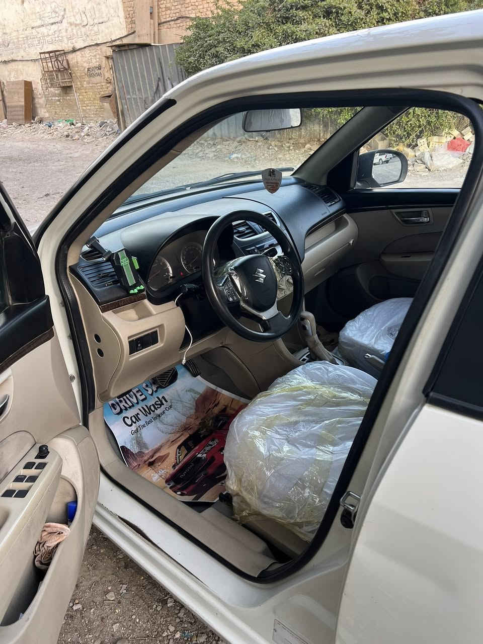 سلام عليكم سوزوكي سويفت موديل 2017 سياره كفاله من عده ضربه خفيفه بل جنطه ولباقي كله جديد ماشيه 60 رقم بغداد السياره بسمي حصرنا سنويه لا 2030 سياره حلوه مال جناي المكان بغداد شعله سعر السياره 68 ورقه وبيهه مجال ***********
