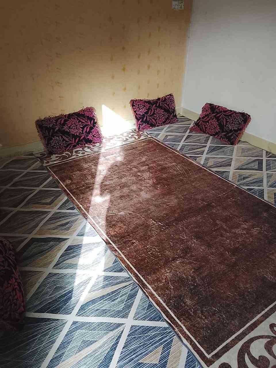 دار،للبيع مع الاثاث طابقين
 (الطابق الثاني،بعده ماكامل)
 المساحه100متر
يتكون من غرفة وصالة واستقبال ومطبخ وصحيات داخيه وخارجيه
عرض الشارع8متر
خدمات جميعها متوفره
★العنوان كربلاء ثالث بيت عن الحولي ابومهدي المهندس جدا قريب ومرتب
عقد الدار117 مفوض بلطابو ومرقم برقم اصولي على حسب الاصول
الاثاث:
ثلاجة دبل جديده 
كاونتر مترتين ونص- غساله-طباخ-سبالت عدد2ابو طنين-سخان-ماطور-تانكي مي مغاسل كلشي كامل من الاخير،بس جيب ملابس واكعد
يبعد عن الامام الحسين3كم
السعر مع الاثاث55
راسلنا واتساب سيتم تحويلك لراعي الدار،مباشرتا ••لانستقبل اتصالات فقط واتساب وسيتم تحويل على صاحب العقار مباشر
 الواتساب : ‎0774 792 9882
