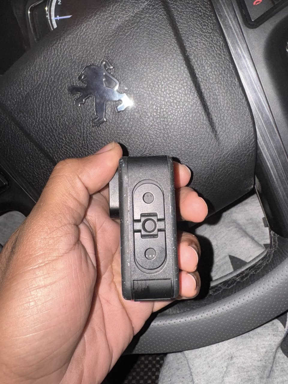 كاميرا GO PRO 12.  للبيع
كاميرا جديده جديده جدا مصوره بيه فقط 4 مقاطع و عفته ع وضع شركه كامله وياهه كت اكسسوارات كامل جديد هو وحقيبه ماته 

 سعر 450 الف وبيه مجال بسيط 

مكاني بغداد هياكل الغزالية

***********
