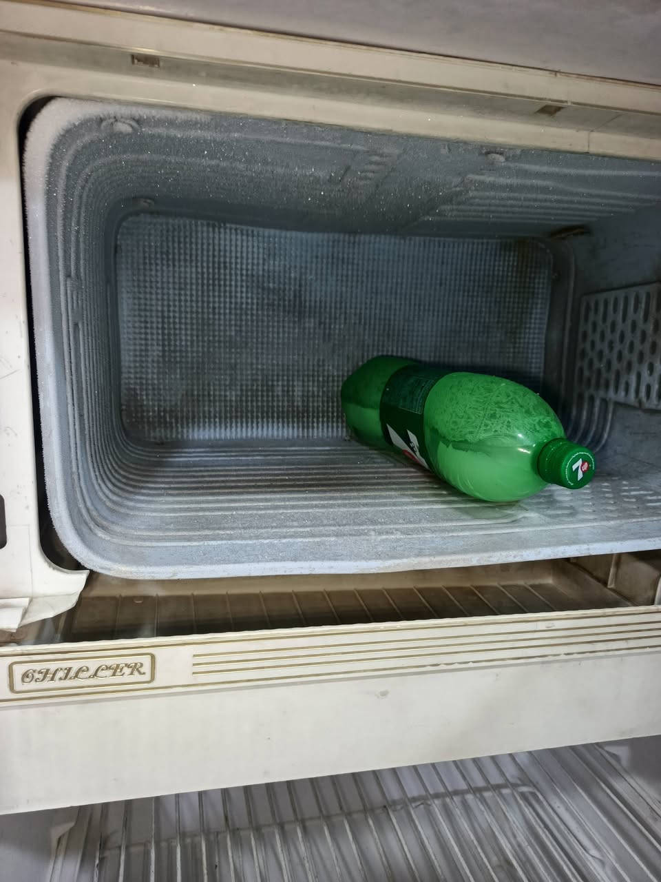 السلام عليكم غراض للبيع
وقوله تعالى ولا تبخسوا الناس أشياءهم
عندي. 
ثلاجه عشتار سعر130 الف امانه الله برودتها تدفع متر . شغاله١٠٠٪
مبرده الشمال حجم الجبير  شغاله ١٠٠٪ سعرها 75الف 
بوفيه خشب كامله حتى القفاله شغاله .. سعرها 30 الف والقفل ب٥ الف وانته احسب 

للاستفسار ***********
