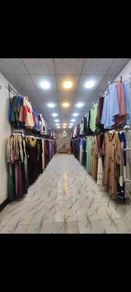 🔥 للبيع محل جاهز بالكامل مع بضاعة – موقع ذهبي ما يتكرر 🔥

📍 النجف الأشرف – حي ميسان – شارع الكيّات (مقابل جامعة الإمام الكاظم)
📐 مساحة: 30 متر

إذا تدور على مشروع جاهز يشتغل من ثاني يوم…
هذا المحل فرصة ذهبية للمستثمرين أو أصحاب المشاريع الجديدة.

✨ مميزات المحل:

موقع استراتيجي على شارع حيوي جداً وازدحام دائم.

مقابل جامعة → زبائن مستمرة طول اليوم.

المحل مشطّب وجاهز 100%:

ديكور مرتب

إنارة LED جديدة

واجهة زجاجية

رفوف وحمالات مثبتة

مساحة طولية تسهّل العرض وتكبر المحل بصرياً

مساحة 30 متر مقسومة بشكل يخدم عرض الملابس أو أي تجارة مشابهة.

👗 يشمل البيع:

كل البضاعة داخل المحل (جلابيات – بدلات – أطقم – ملابس نسائية).

تجهيزات كاملة بدون ما تحتاج تصرف دينار واحد.

💡 ليش هذا المحل فرصة؟

تفتح وتشتغل مباشرة بلا تجهيز.

الموقع يخدم أي مشروع نسائي أو تجاري.

قريب على مدارس – جامعة – حركة سيارات قوية.

جاهز للتصوير والبيع من أول يوم.

📞 للاتصال والاستفسار (اتصال + واتساب)

*********** النجف
