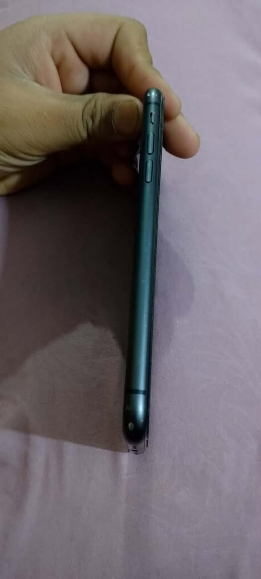 السلام عليكم أيفون 11 عادي ذاكره 128البطاريه 75 بلاديه كلشي مامبدل بي بحاله الوكاله يرهم للمراوس آيفون فقط السعر 325 وبي مجال قليل العنوان كربلاء حي القادسيه الرقم***********
