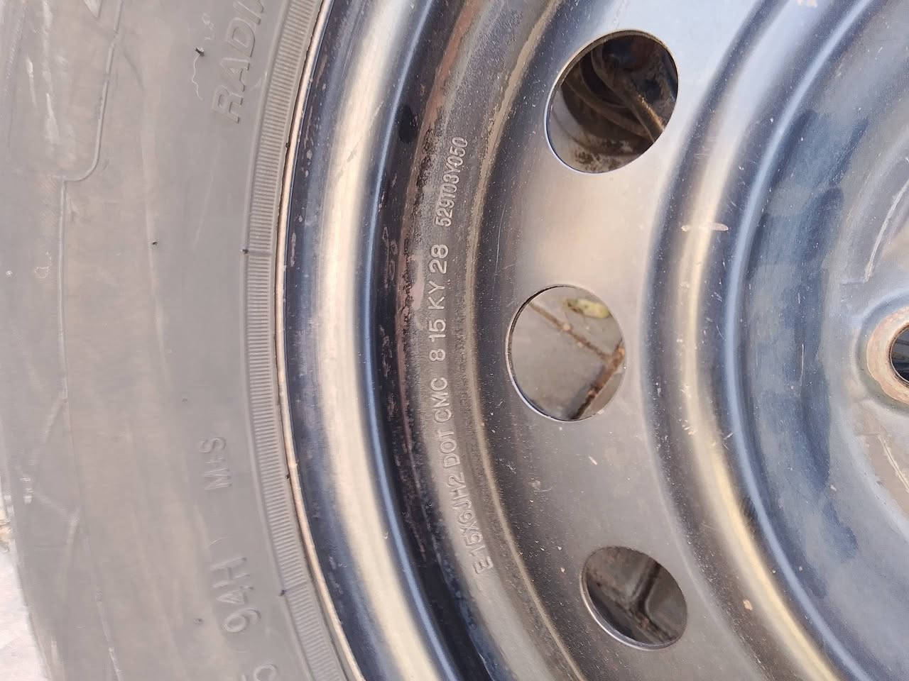 عندي اربع اوياله اتلاثه بيهن حساسات اوواحد يختلف مابيي حساس مال النتره بيهن تايرات نص عمر اتكوك مكان الوزيريه قرب جامع النداء السعر 150الف اوبيهن مجال ***********
