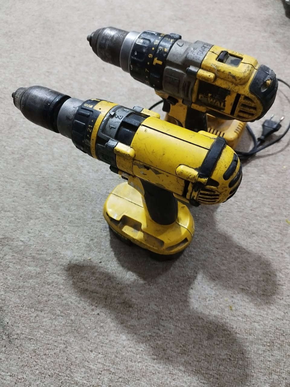 🔧 للبيع أدوات كهربائية مستعملة بحالة جيدة
1️⃣ دريل شحن عدد 2
الماركة: DEWALT
الفولت: 18V
يعمل على بطارية قابلة للشحن
مع بطاريات وشاحن
مناسب لحفر الخشب والحديد وفك وربط البراغي.
سعر الواحد ٤٠ ثنينهم ٧٥
2️⃣ منشار قطع حديد (كوسرة)
الماركة: KALTON
كهربائي يعمل على 220 فولت
يستخدم لقطع الحديد والأنابيب والزوايا المعدنية.
📌 الحالة: مستعملة ☑️وتعمل بشكل جيد.
💰 السعر: ١٠٠ بي مجال
📍حله/ جمعيه


**إذا كنت صاحب هذا الإعلان وتريد حذفه لأي سبب، رجاءا أرسل رسالة إلى الدعم الفني**