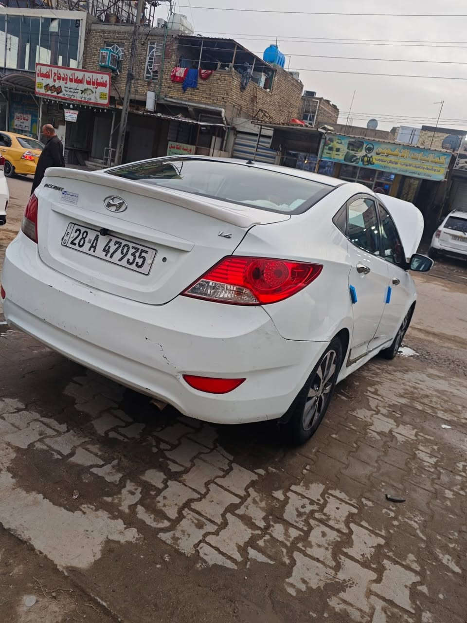 اكسنت 2015 خليجي محرك 1600 سياره جاهزه من كلشي كفاله محرك كير تبريد شرط بيه قطعتين صبغ باب السائق والباب الورا ضربه خفيفه  السياره بأسمي رقم نجف مكاني النجف رايدهة 97 وبيه مجال ***********
