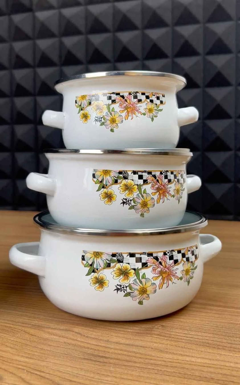 إذا تريد سيت قدور عملي وحجمه مناسب للمطبخ الصغير 👌

هذا السيت الثلاثي بالمينا ونقش الورد يعطيك جودة وشكل أنيق بنفس الوقت 🌸

أغطية زجاج حراري حتى تتابع الطبخ بدون ما تفتح الغطاء 🔥

خفيف وسهل تنظيف ومثالي للاستخدام اليومي 🍲

مناسب للغاز ويعطي توزيع حرارة ممتاز 👌

حجمه صغير لكن استخدامه كبير 👍

فرصة رائعة بسعر مناسب ✨ بغداد, العراق


**إذا كنت صاحب هذا الإعلان وتريد حذفه لأي سبب، رجاءا أرسل رسالة إلى الدعم الفني**