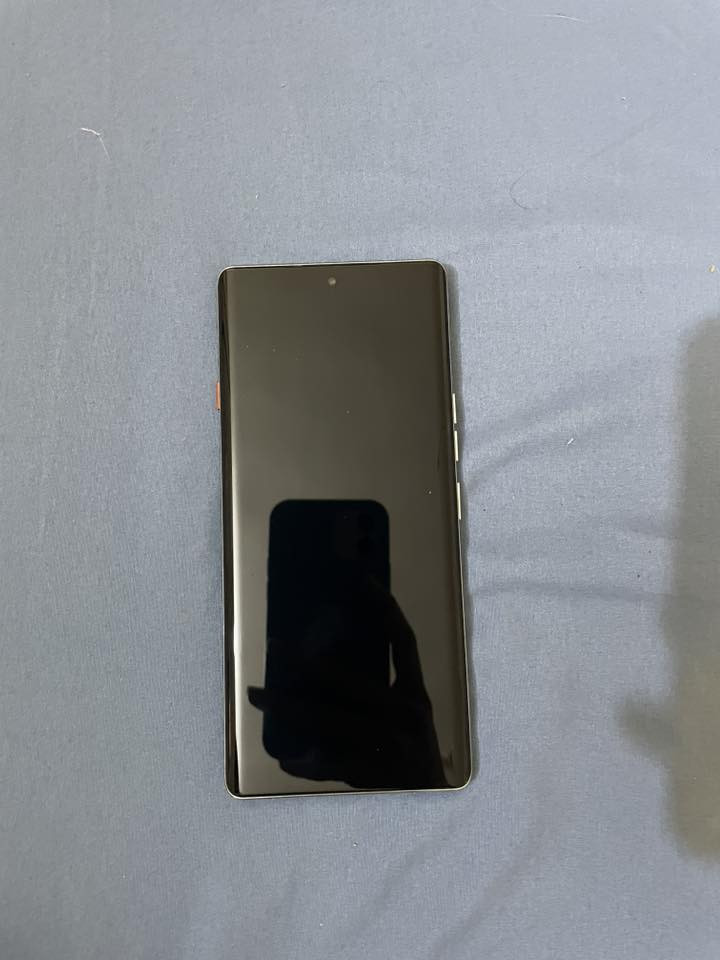 سلام عليك
عندي جهاز Tecno Camon 40 Pro
ذاكرته 256 جهاز صارلي يومين من مشتريته ملحقاته كلهم وياه سعره375 وبي مجال 
ايفون 11 عادي اخو الجديد مبدل شاشه بس اصليه اما الجهاز كله شغال و نضيف ذاكرته64
للتواصل :***********
العنوان بغداد الدوره
