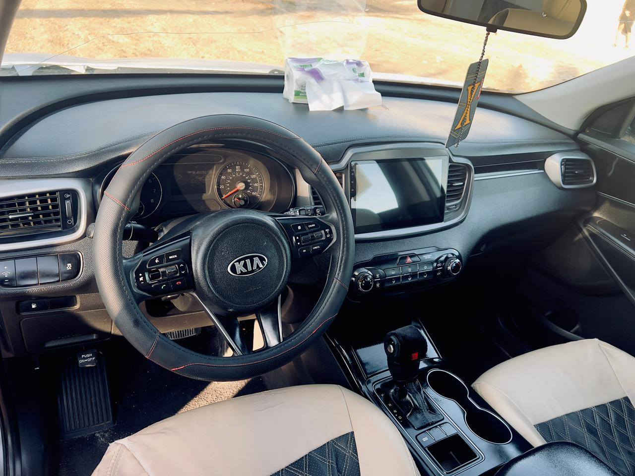 السلام عليكم
سورنتو موديل 2017امريكي مكينه 2400السياره بسمي حره مداور ثاني يوم سياره بيه عزم خير من الله شاشه جبيره ودعاميه 2020الضربه جاملغ وبنيد 

السعر 155وبيه.مجال قليل 
المكان سماوه رميثه 
لتواصل رقم***********
