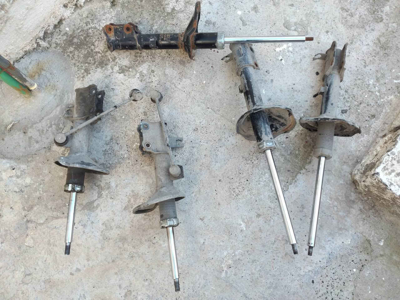 السلام عليكم طخم دبلات مال سيكي مال كصه تعال شوفو بعينك يعجبك مبارك عليك ما يعجبك براحتك حبيبي الغالي السعر ٤٠الف شرط مال سياراتي بدلتهم طخم السعر ٤٠الف المكان حي الكرامة ***********
