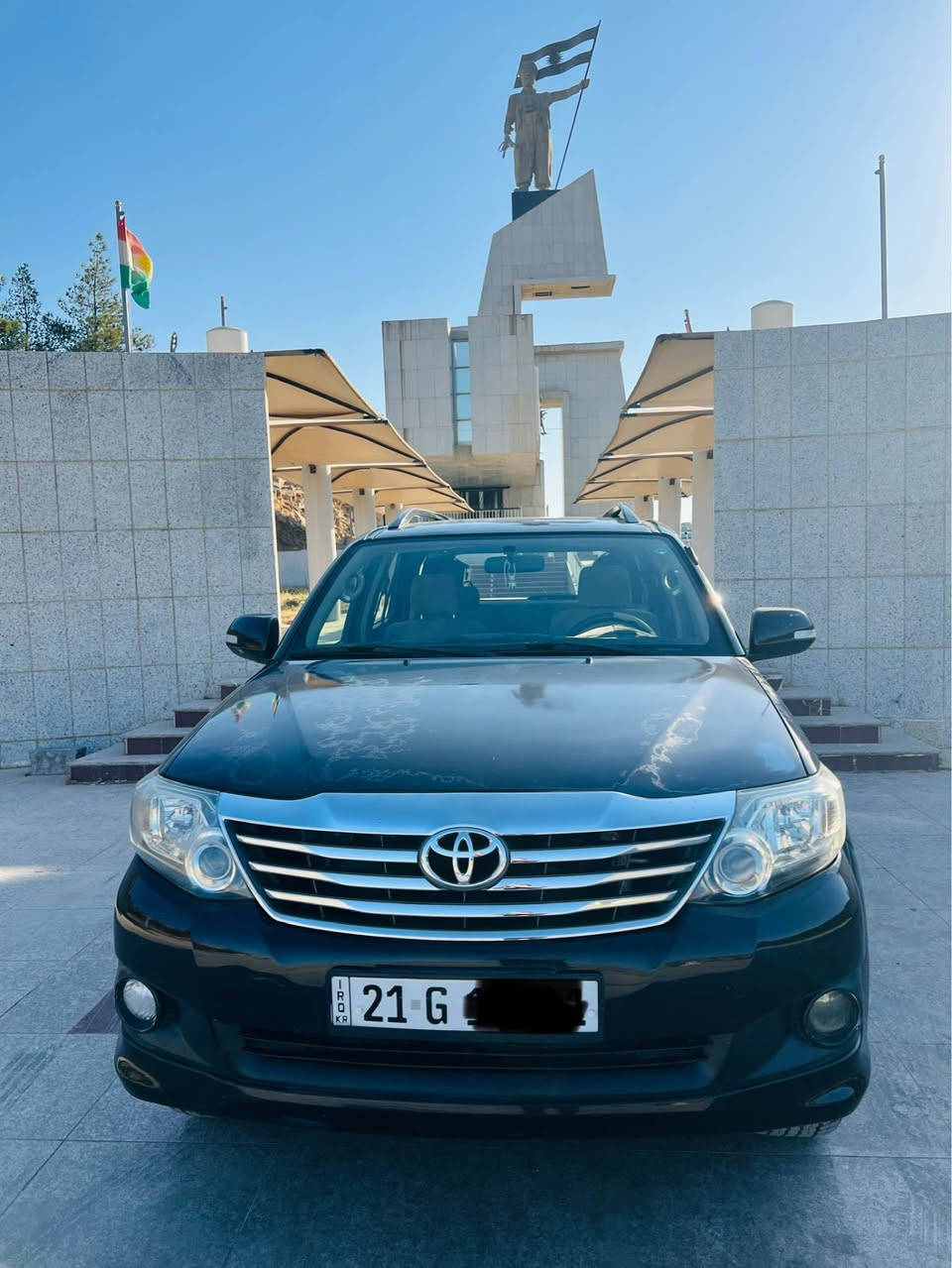 تۆیۆتا فۆرچنەر  ٢٠١٢ SR5 
سەیارەکە دەبڵ ئەکسلە و تەبرید مەرکەزیە و تەبریدی بەشەرت ، ٣ ڕیز کوشنە حەوت نەفەریە ، ئاوێنە کارەبایی و ئاوێنەکانی دەخەوێت ، هەر چوار جامی کارەبایی ، ٢١٩ هەزار ڕۆشتووە لە سفریەوە تا ئێستا دوو دەستی کردووە ، سەنەوی مانگی ٩/ ٢٠٢٨  بەسەر دەچێ ، تازەش هایدرۆلیکی گێڕ و هەر چوار تایەی گۆڕاوە ، بەشەرتی ئەوەی یەک مەسرەف و یەک نوقسانی تێدا نەبێ ، هەروەها بێ بۆیاغە بێ لێدرانە تەنها سەقف و بۆنیتی کاڵبونەوەی هەیە.
نرخەکەشی ١٦٠گەڵا و معامەلەیەکی برایانە
***********
*********** رانية, السليمانية
