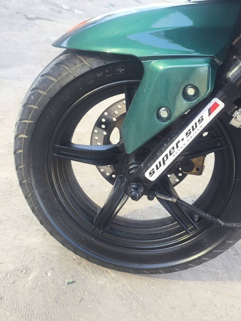 سلام عليكم
دراجة للبيع نوع صيني اللون زيتوني 
موديل 2023
دراجة جاهزة 
التفاصيل 
لايت وبكلايت زنون 
شوتة جديدة 
كهربائيات الدراجة جاهزة
سلف  
وأشاير يمنة ويسرة
وأشاير رباعي  
بصمة تشغيل عن بعد 
ونظام السرقة
قفل سكان وقفل  الجوزة 
دراجة جاهزة من كلشي مال جناي سعر 650 وبيها مجال كلش قليل 
الشراي يتصل ويدلل  
***********
عنواني ناصرية مركز 
خاص  مامتواجد  الشراي يتصل
