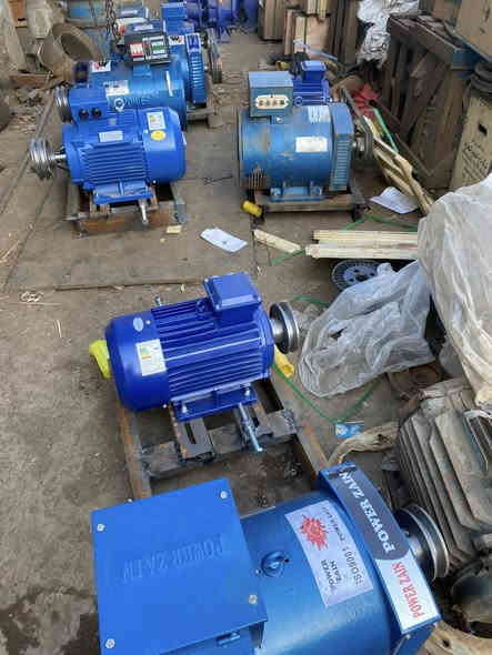 السلام عليكم ورحمة الله وبركاته 
اذا كان عندك مشروع او ما اتريد تتعب بل روحه ول جيه فه موجود. من مضخات ماء    غطاسات 
كيبل غطاس كيبل فلندي من مواد انشائية 
وه يوجد رافع قدره
الموقع سامراء قرب  المرقد الامام علي الهادي
توصيل موجد لاكن عند الحجز استلام نصف المبلغ  
الرقم ‭0770 263 2183‬
