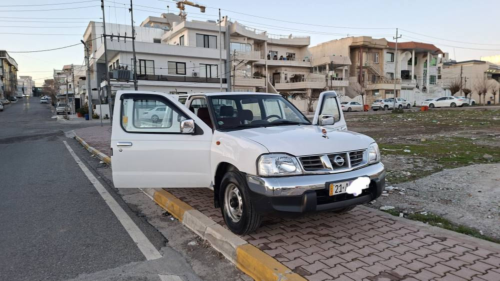 پیکاب نیسان 
مۆدێل ۲۰۱٦ 
سەنەوی تا ۲۰۲۷ تازەیە
چوار تایەیی تازەی لەسەرە
کامل پارچە ڕەشە لەسەر ساغی بێ دەعم کردن 
گێڕ و مەکینەی بەشەرت
سەیارەکە زۆر زۆر پاک و جوان ماوەتەوە 
نموونەیە لەجوانی 
یەک دینار مەسرەفی نیە بەشەرت 
0773 264 1303 السليمانية, العراق
