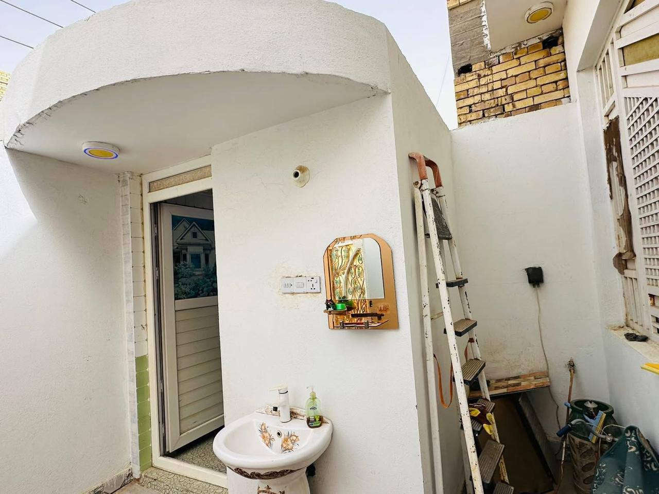 دار سكن للبيع المساحه 150م
شارع دبي البناء كونكريت حديث 
فول مواصفات 
طابق وحده 
اتصل على رقم ***********
