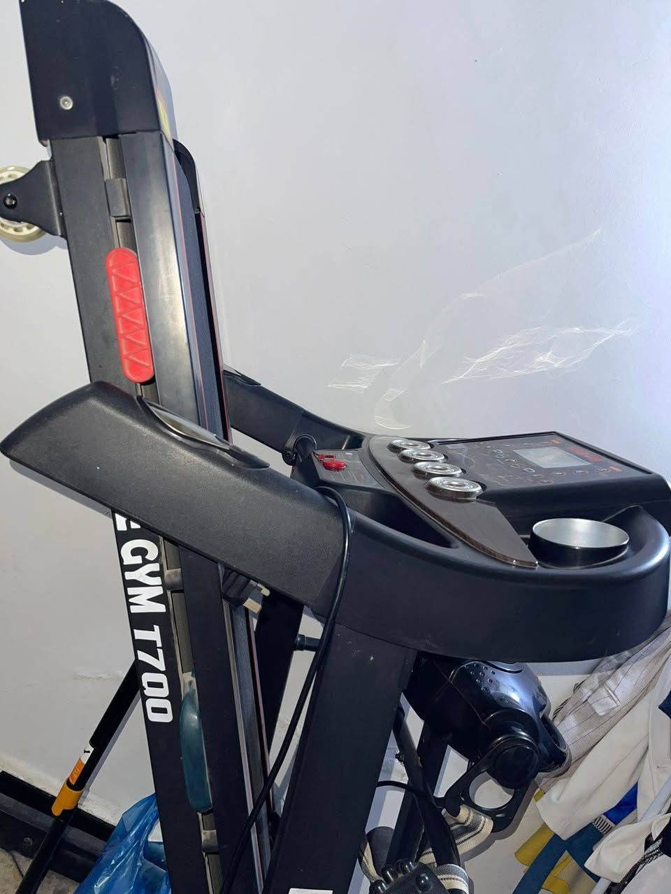 السلام عليكم جهاز جري غني على التعريف مال بيت استخدامه قليل كلش  قوي وبي مميزات هواي يتحمل اوزان عاليه بي هواي مودات سهل الاستخدام معروض ب350 وبي مجال 
عنوان بغداد حي اور 
رقم   ***********   واتساب موجود
