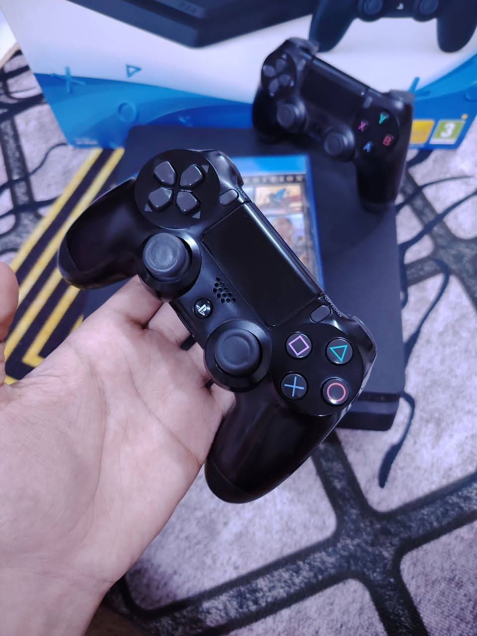 بلي 4 سلم اوربي ذاكره 500G
الجهاز نظيف 100% ما مفتوح 
الملحقات: يدات2 وحده اصليه والثانيه مال باله
مع قرص GTA 
السعر :250 وبي مجال 
مكاني بغداد الصالحيه 
للأستفسار واتساب:***********
