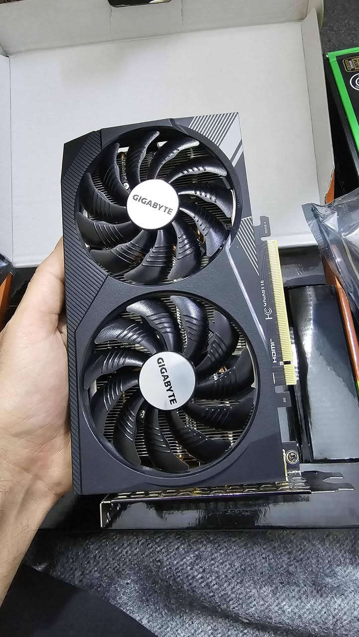 السلام عليكم
تجميعة مستخدمة للبيع مع الملحقات كيس+شاشة+ UBS + كيبورد وماوس

*استعمال 3 اشهر ونص 

RTX 3060 12gb Gigabyt 

RX 5500 

m.2 500gb X-ray + 500 ssd

Ram 2*8 RGB 3200

B450M msi pro

psu 650w thermaltake smart

 cpu cooler thermaltake

-------------------------

الشاشة من شركة ELSA 

185HZ FHD

Fast IPS 0.5

كلشي نظيف بيها.

------------------------

السعر مليون و 200

للتواصل ***********
الموقع / بغداد الدورة

متواجد واتس وماسنجر
