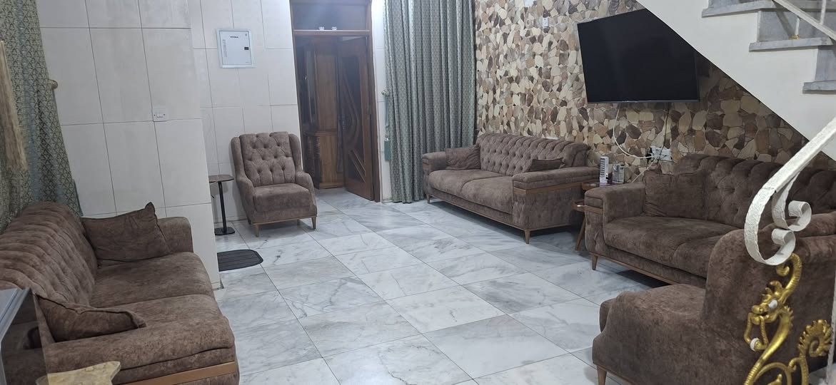 السلام عليكم تخم تركي ١٠مقاعد السعر ٨٥٠ المكان البياع***********
