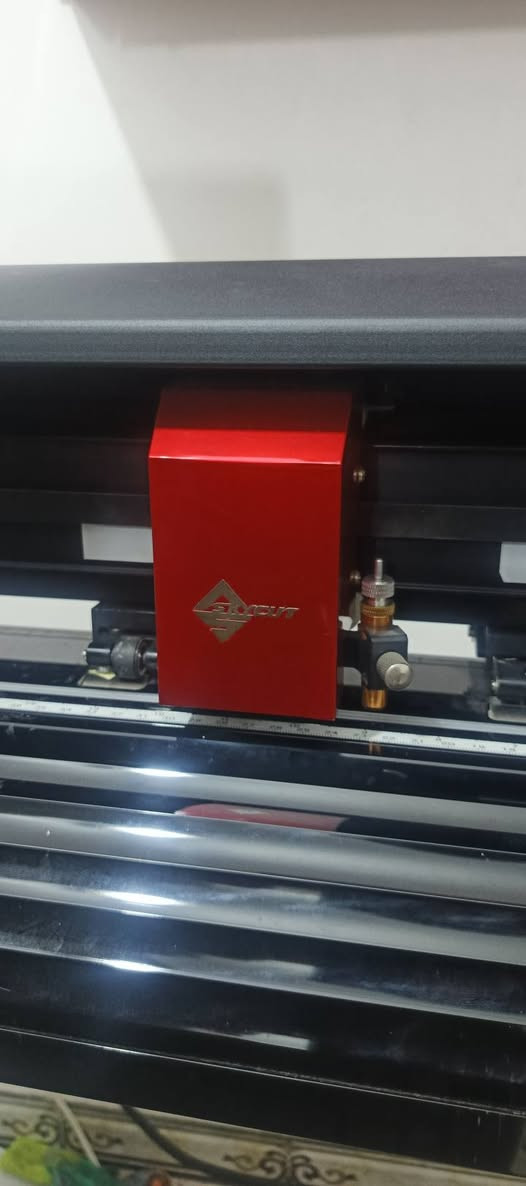 السلام عليكم
جهاز سكاي كت نوع v24 افضل انواع سكاي كت 
يقص اكثر من 800 غرام ورق او ستيكر 
قياس 70 سم الجهاز جديد مستخدم تجربة فقط و ملحقاتة كاملة ويا 
سعر الجهاز 750 الف 
رقمي *********** 
يوجد توصيل
