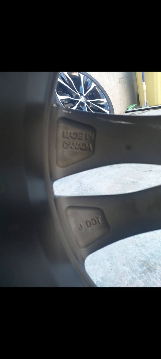 اسلام عليكم اخوان سعر 340 الف واصل وجب جديد طخم ويل تايرات كورلا XSE موديل 2019 حجم 17 شريكة أصلي بلادي كندي ماشاء الله نضيف لا لحيم لا عواج لا صباغ طخم تايرات نضيف إنتاج 2025قياس تايرات 215/50/17 سعر 340 الف عنوان كركوك قادسي أو لا يم نادي سولاف رقم موبايل ***********  ***********
