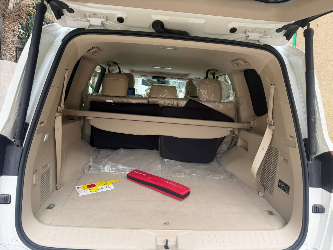 السلام عليكم 
لاند كروز البيع 
توين تيربو 
ساز 2024
ماشيه 16الف 
وسعرها730 وبيها مجال
العنوان البصره المعقل
***********
