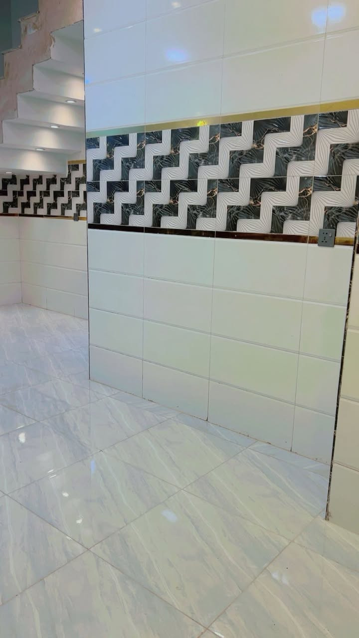 بيت للبيع مساحته 125 زراعي بيت ركن عله فرعين الفرع 10 متر عنوانه بغداد سبع قصورالسفسار***********
