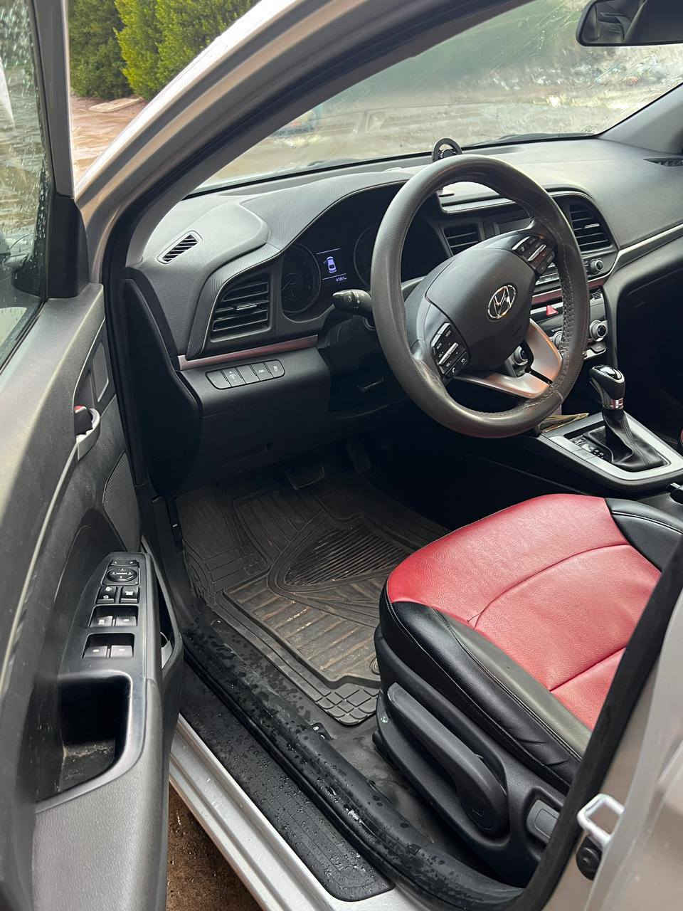 السلام عليكم 
من رخصة الادمن 

سيارة الانترا موديل 2020 
وارد امريكي 
(كير محرك ) شرط 
ماشية (61 الف ميل )
رقم اربيل شرط والتحويل
كابون (الكتروني )
رقم وهزة جديد 
موصفات (SE)

كير AT المرغوب

ضررها جاملغ وشوي من البونيد 

بدون دواخل بدون ايرباك

تبريد تدفئة 
كامرة 
تحكمات استيرن
تحديد مسار 
كروس مثبت سرعة
مانع انزلاق
بريك ذاتي 
نضامين قيادة (سبورت / نورمال )

السيارة احلى من الصور 
جاهزة من كل النواحي 

سعرها (143)$ بيها مجال 

الخاص مغلق 
للتواصل *********** اتصال واتساب
مكان السيارة حمدانية قرقوش
