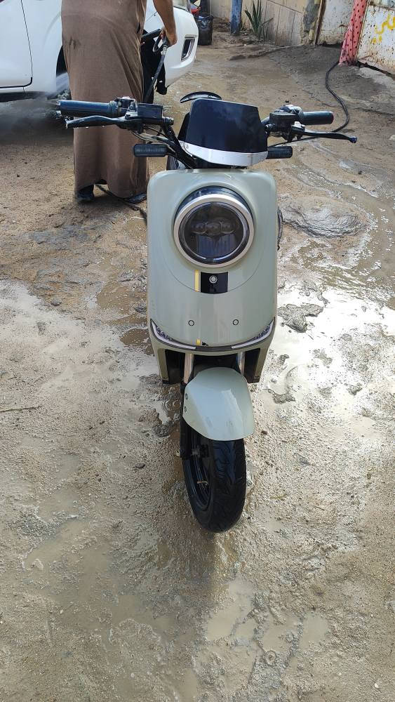 دراجه R11 بطاريات شحنهن جيد بس طفت عندي وما اعرف الصحه ابيعه عطلانه*********** الزبير, البصرة
