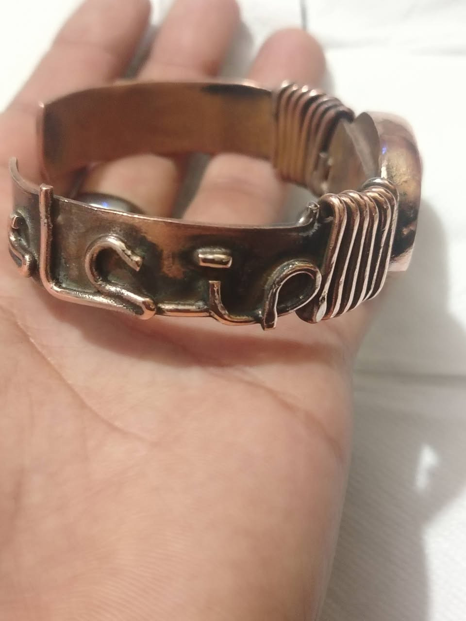 العلوان بغداد 
السلام عليكم احبائي معضه قديم بحجره عقيق شغل فرعوني مصري علم الارقام به تحفه من قطعه من نوادر السعر خاص العلوان بغداد شراي اهلن وسهلن رقم الهاتف ***********
