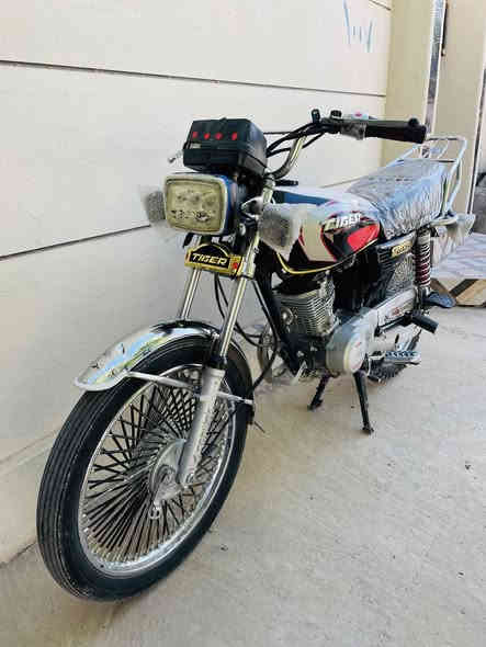 سلام عليكم تايكر موديل٢١للبيع شلعه معدل فول كهربأيات كلها شغاله اوراق كامله مابيها كل نقص محرك مكفول سعر ٣٨٠مكاني جلولاء شراي اتصل  ***********
