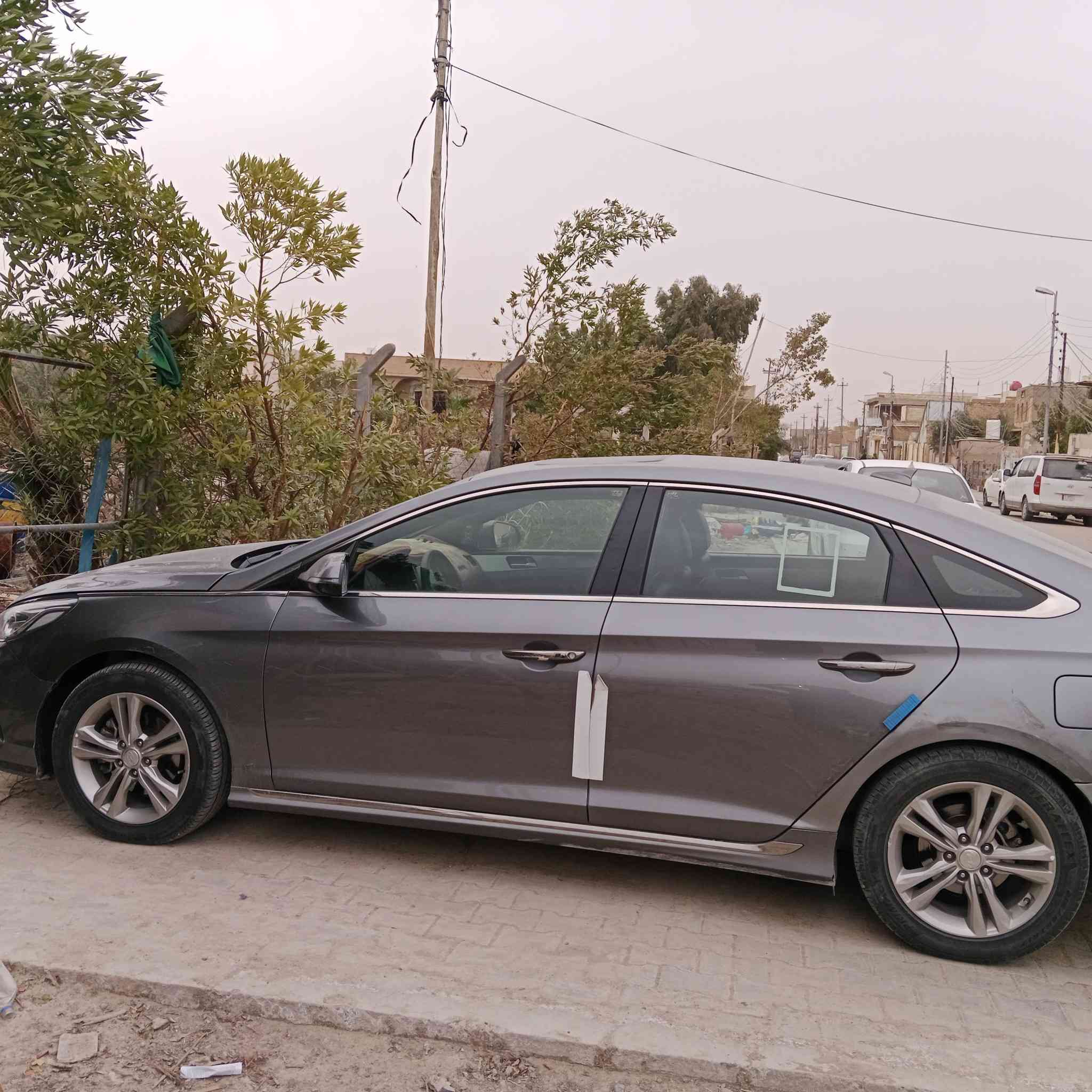 بيع او مراوس سوناتا ٢٣ 
رقم بغداد 
مواصفات/    بصمه
     بصمة ابواب مع صندوك.
     رادار بلمري جانبي 
   شاشه كبيره +GPS+بلوتوث +اتصال 
    كامره دواره
    مقعد امامي كهرباء 
    مقاعد جلد 
     تدفئة مقاعد تدفئه ستيرن 
     ثلاث وضعيات قياده ECO+NORML+SPORT
     صندوك ذكي ينفتح عند اقتراب 
    ستيرن حرف D
     فول تحكم ستيرن 
     نظام ترحيب عند اقتراب
       شاشة اعطال.
      حساس اطارات +اشاير بلمري.  
السياره عليه ادامه كامله مابيها كل نقص محرك كير أو تبريد أو حداديه كلها جاهزه أو كامله


**إذا كنت صاحب هذا الإعلان وتريد حذفه لأي سبب، رجاءا أرسل رسالة إلى الدعم الفني**