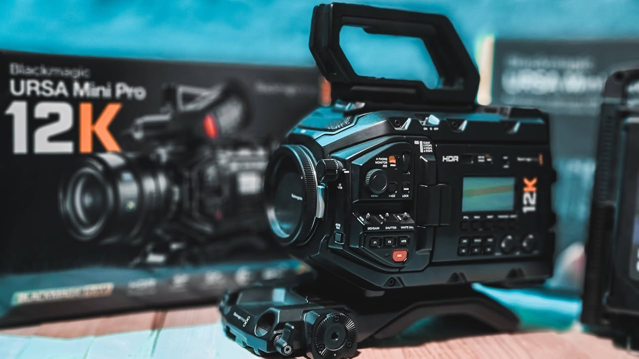 بلاك ماجك يورسا مني 12K 
نضافة 100% 
بطاريات 2 مع شاحنة ثنائية 
شولدر كتف 
حقيبة 
رام 
جميع الملحقات الاصلية ***********
